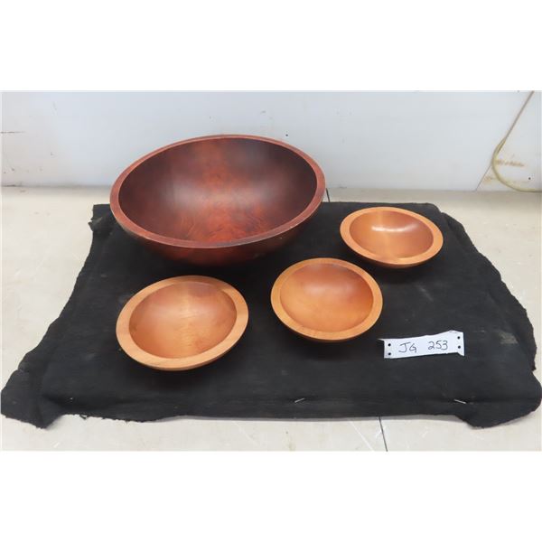 Large Baribocraft Canada Wooden Salad Bowl, 13.5" 