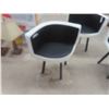 Image 3 : 4 Funky Dining Room / Kitchen Chairs 