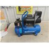 Image 1 : Mastercraft 1 hp 3 Gallon Air Compressor 