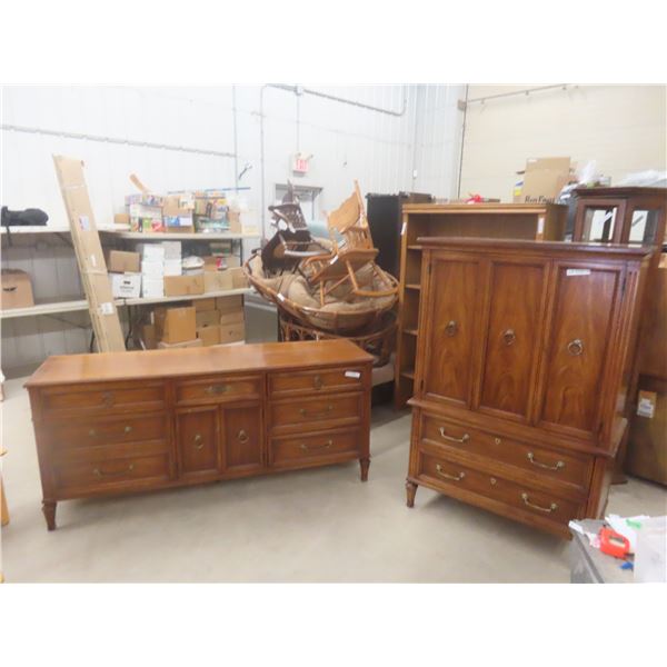 2 Dressers 1) 60"x39"x20" 1) 32"x70"x20"