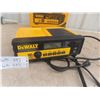 Image 2 : Dewalt Battery Charger Maintainer 