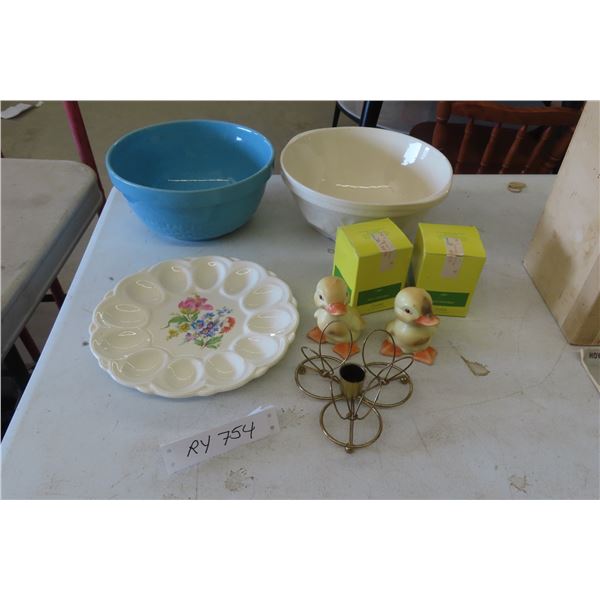 2 Goebel 1985 Easter Chick Figurine Porcelain 