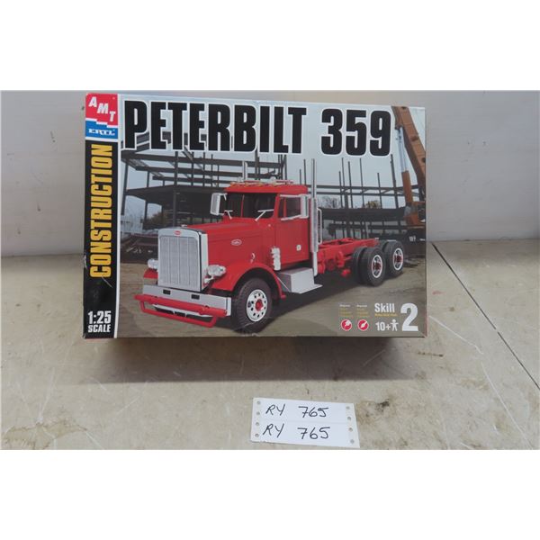 AMT Peterbilt 359 1/25 Scale Plastic Model Truck Kit New