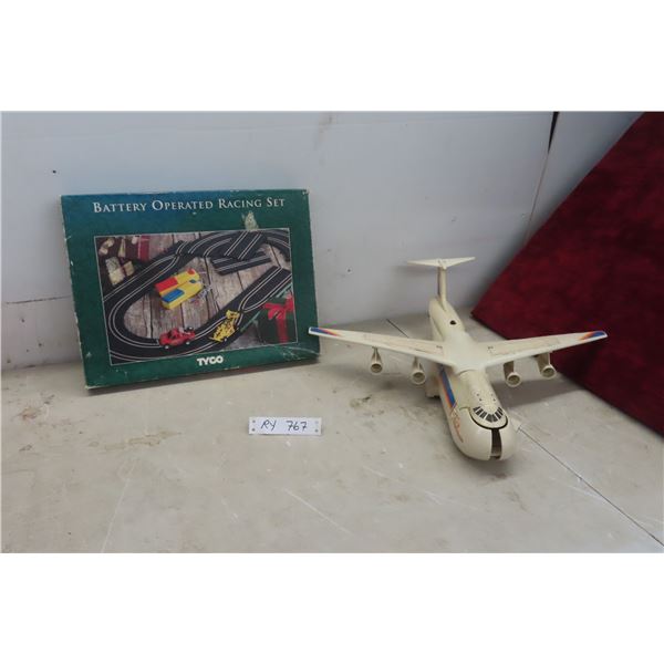 Tyco Slot Car Battery Operated Road Race Set a