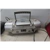 Image 6 : 3 Portable Combo Radios/CD/Cassette Players and CD's