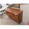 Image 3 : Dresser 52"x18"x33" with Mirror 32"x40"