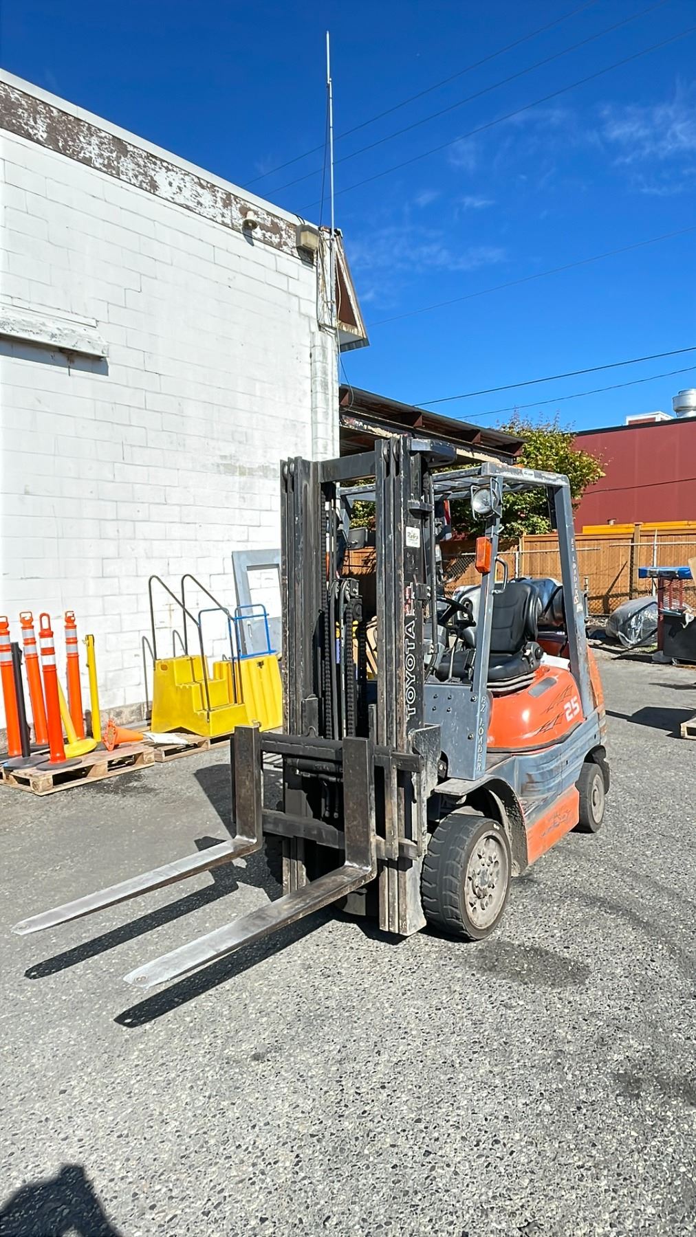 TOYOTA EZ LOADER 25 PROPANE FORKLIFT - 42-6FGCU25 - SIDE SHIFT, 4900 ...