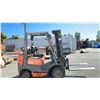 Image 3 : TOYOTA EZ LOADER 25 PROPANE FORKLIFT - 42-6FGCU25 - SIDE SHIFT, 4900 LBS MAX LOAD CAPACITY, 5 BACK