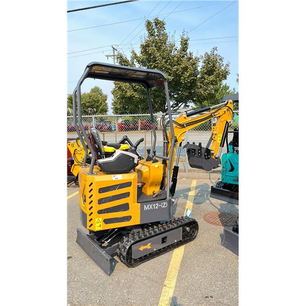 AGT INDUSTRIAL MX12-(Z) MINI EXCAVATOR WITH BUCKET ARM 850KG LOAD CAPACITY