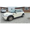 Image 1 : 2007 MINI COOPER, 2 DOOR HATCHBACK, WHITE, VIN WMWMF33547TT53825