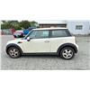 Image 2 : 2007 MINI COOPER, 2 DOOR HATCHBACK, WHITE, VIN WMWMF33547TT53825