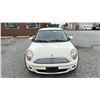Image 8 : 2007 MINI COOPER, 2 DOOR HATCHBACK, WHITE, VIN WMWMF33547TT53825