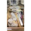 Image 2 : 2 SHELVES OF ASSORTED TAKE OUT CONTAINERS, PLASTIC DRINK PITCHERS & MORE
