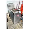 Image 1 : VULCAN STAINLESS STEEL DUAL-BASKET DEEP FRYER