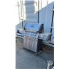 Image 2 : NAPOLEON PRESTIGE STAINLESS STEEL PORTABLE PROPANE BBQ (CLEANING REQUIRED)