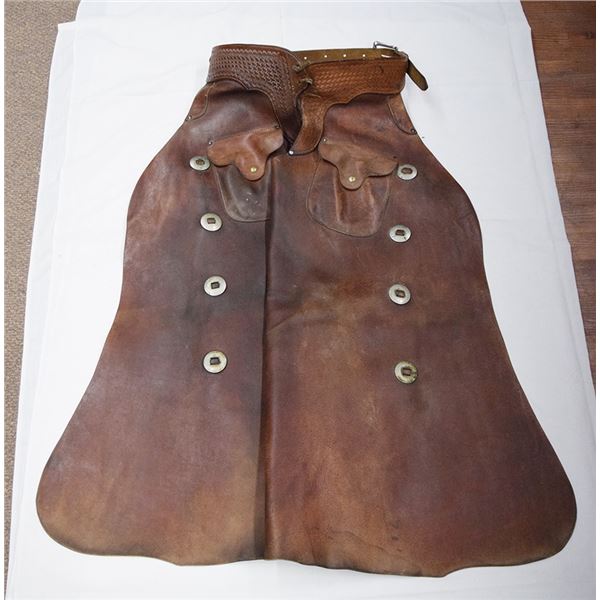 Victor Ario (Great Falls, MT) bat wing heavy bull hide chaps, outside pockets, nickel conchos, 30.5"