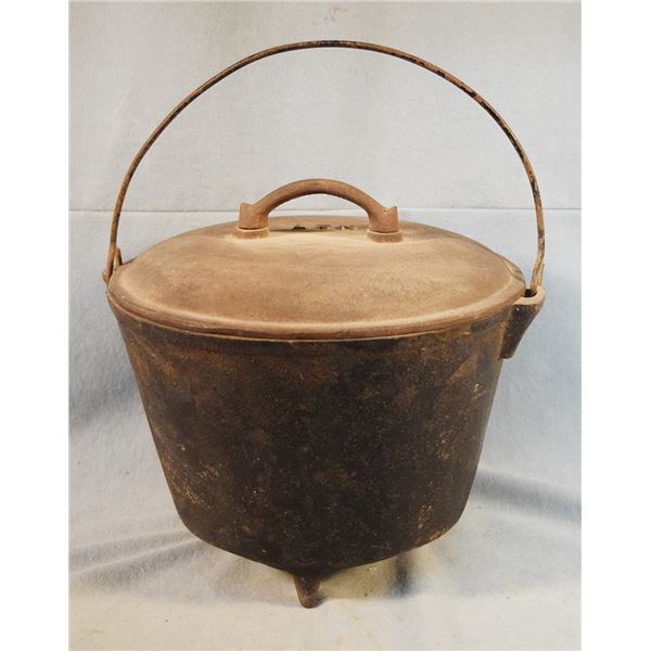 Griswold #7 yankee pot with self-basting lid