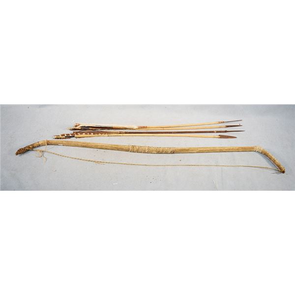 5 ps: Early bow with string and (4) metal tipped arrows, 36" long, with display case