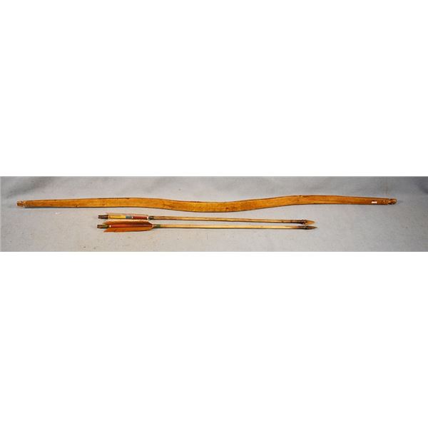 3 pcs: Early bow (no string) with (2) arrows, with display case