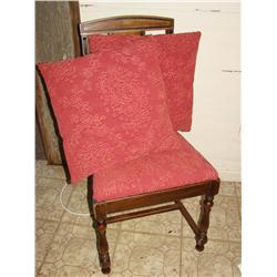 Side Chair w/2 Matching Pillows
