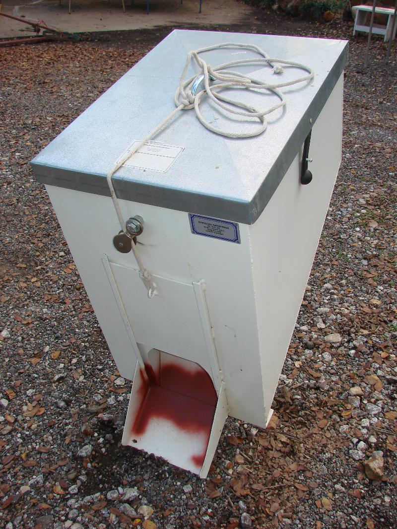 Range Cube Feeder from Schoeling Enterprise