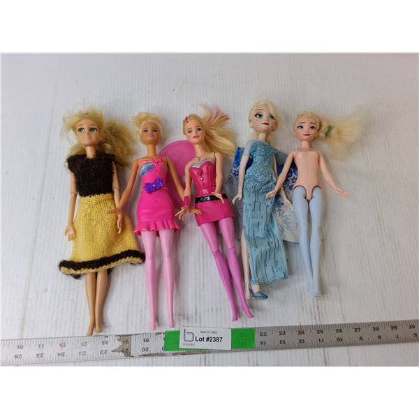 (5) Barbies/Frozen Dolls