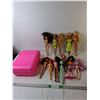 Image 1 : Plastic Travel Case & Dolls