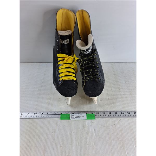 Pair Of Size 8 CCM Skates