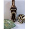 Image 3 : (3) Home Decor Items: Vase, Misc