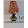 Image 1 : Bear Foots End Table Lamp - 16" x 10"