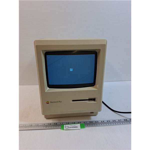 Apple Macintosh Plus - Working/Powers On - PICK UP