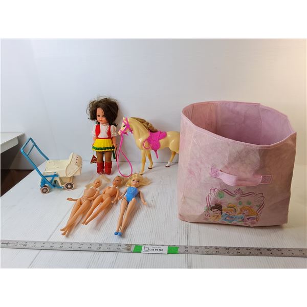 (4) Dolls Up to 11" & Accessories, Disney Fabric Storage Tote