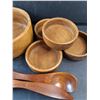 Image 5 : Gourmet Kitchen Wooden Bowls & Salad Utensils