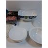 Image 3 : Lot: Dishes, Bowl, Napkins, Bread Pan, Misc