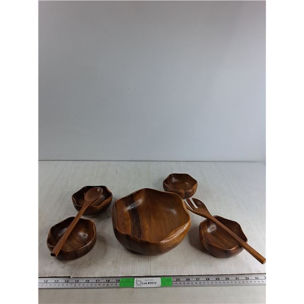 Wood Bowls With Wood Spoons