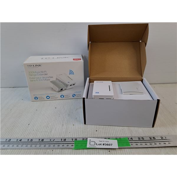 TP Link 300 Mbps Wi Fi Range Extender - As Is