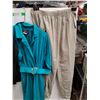 Image 5 : (2) Ladies Dresses, Dress Pants, Ladies Shorts - Size M - XXL