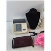 Image 2 : Omron Blood Pressure Monitor, Hair Trimmers, Telescopic Phone Holder, Braun Food Processor, Wallet