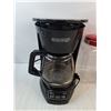 Image 2 : Black & Decker Coffee Maker, Betty Crocker Plastic Jar, Ceramic Vase