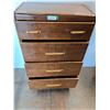 Image 2 : * Vintage Wooden 4-Drawer Dresser - 42x26.5x17" - Some Scratches - Pickup Only