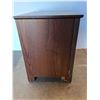 Image 3 : * Wooden 2-Drawer Night Stand - Some Scratches - 23x23x16.5" - Pickup Only