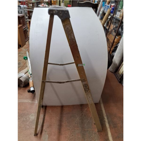 ** Davidson 6' Fibreglass Step Ladder - Pickup Only