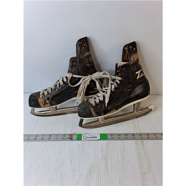 Men's Vintage CCM Hockey Skates-8