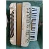 Image 3 : Hohner Brand Accordion - Carola Model w/Carrying Case  - CANNOT SHIP