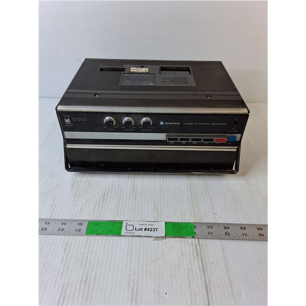 Sanyo Cassette Stereo Recorder 12"x8"x5"