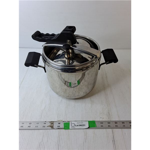 Lagostina Pressure Cooker 10" Tall