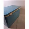 Image 4 : Vintage Coleman Metal Cooler 22" x 13" x 13", Pickup Preferred