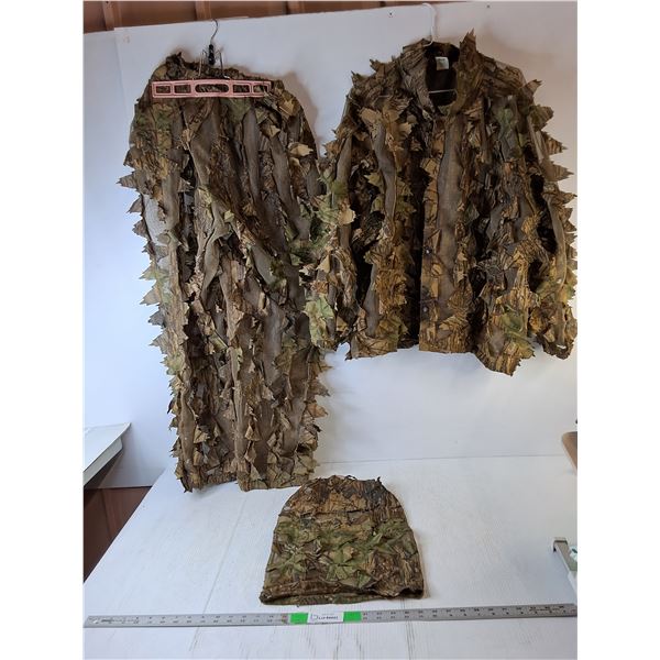 Ghillie/Realtree Camo Hunting Outfit- XL