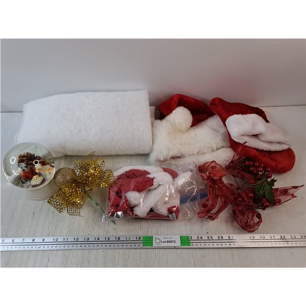 Christmas Snow Globe, Santa's Hat, Christmas Ornaments and Decor