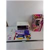 Image 1 : Easy-Bake Oven & Snack Center with Accessories - Powers On